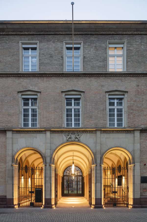 Umbau denkmalgeschützter Eingangsbereich Regierungspräsidium 