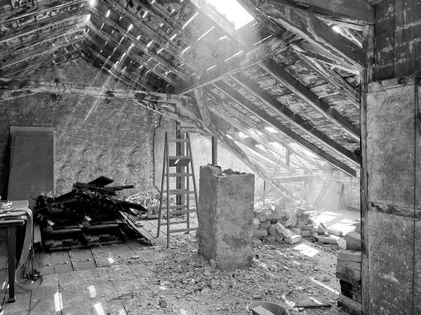 Dachboden vorher_sw.jpeg